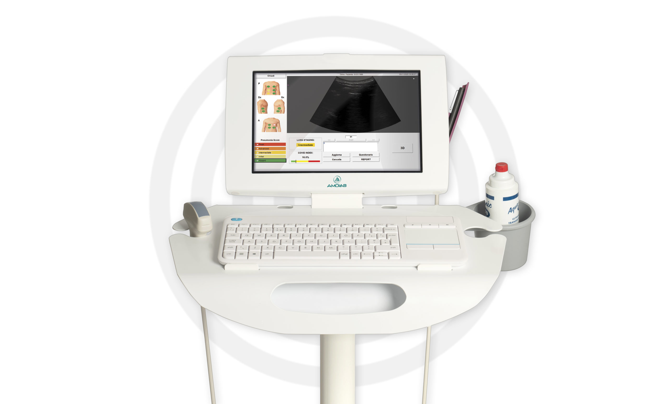 Ecografo SensUS Lung di Amolab con schermo che mostra il software Lung 19: immagine ecografica polmonare, Pneumonia Score e Lung Staging "Intermedio